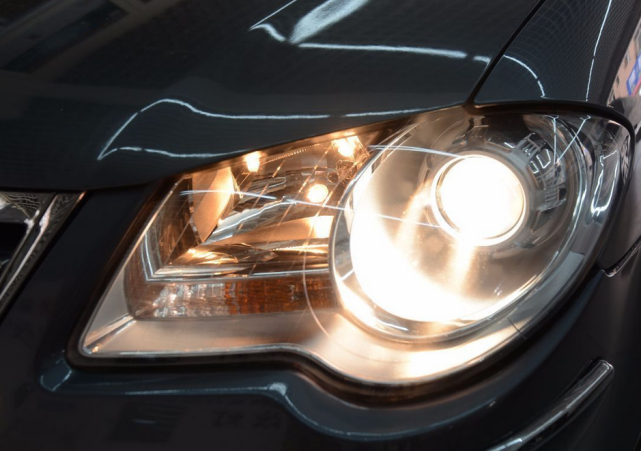 LED大灯成为主流配置，为何还有汽车采用卤素大灯，老司机道出实情